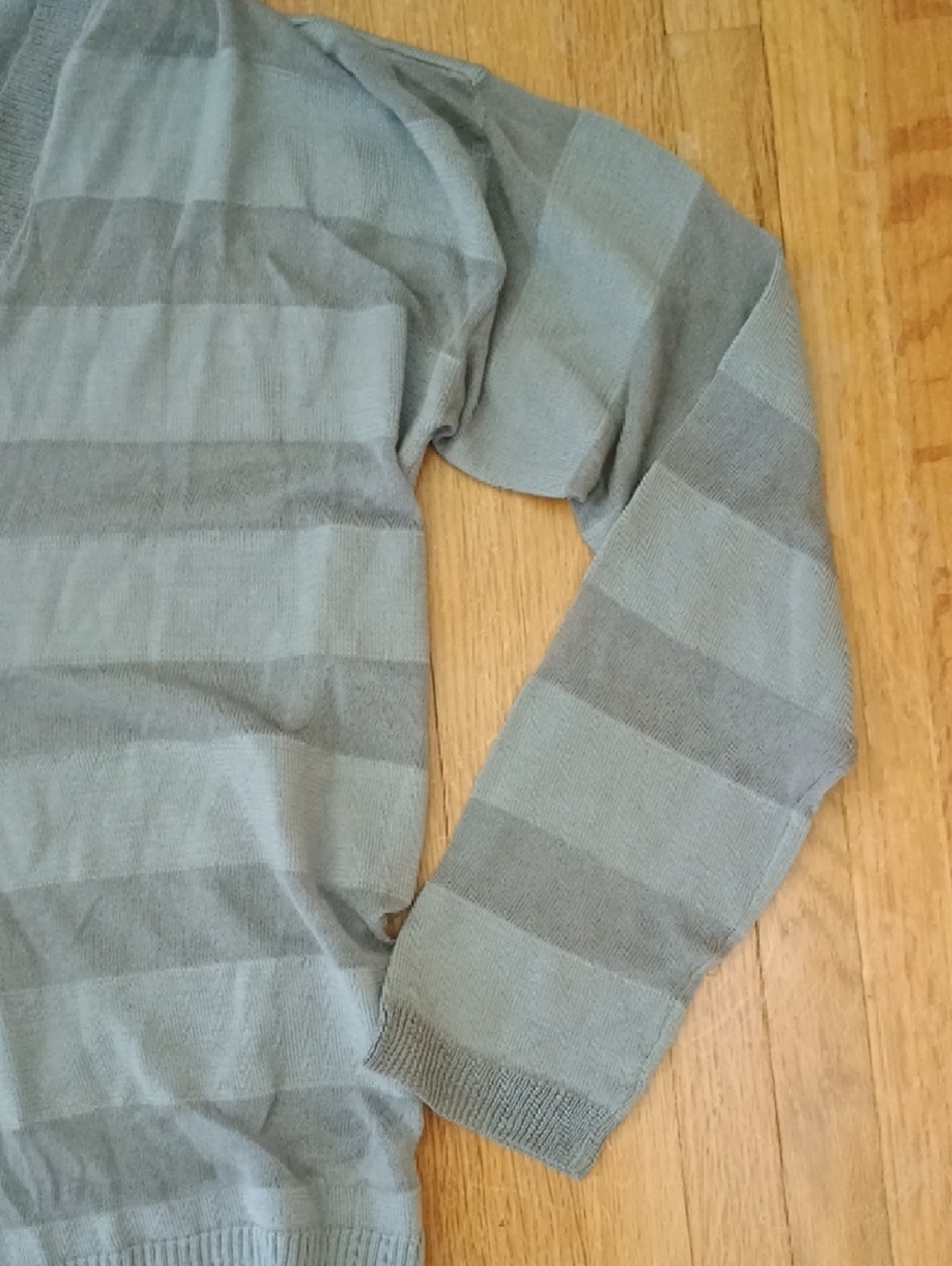 7 For All Mankind Light Gray Striped V-Neck Sweater - Picture 4 of 6